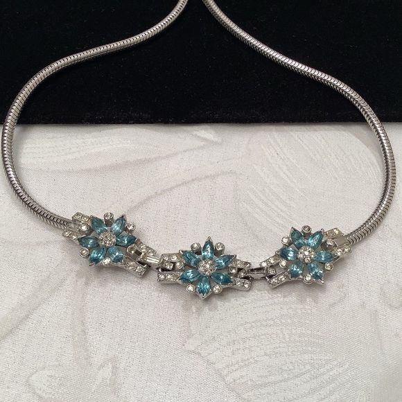 Vintage Jewelry - Vintage Silver Necklace With Rhinestone Flowers